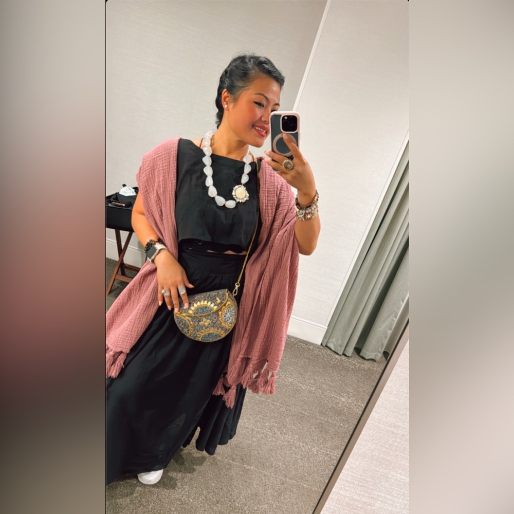 SHOPTHEFLORES IS LIVE!! 🥳 Hurry, Enter The Show 👉 - Picture 7 of 10